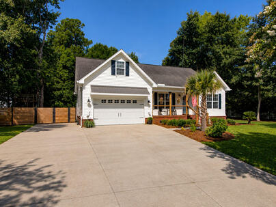 Photo 1 of 25 : 409 Sandy Drive
