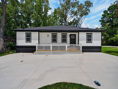 Photo 1 of 25 : 6032 Rembert Drive