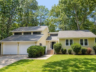 Photo 1 of 25 : 158 Fox Chase Drive