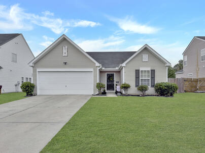 Photo 1 of 25 : 226 Silk Oak Drive