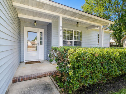 Photo 1 of 25 : 9010 Blitzen Court