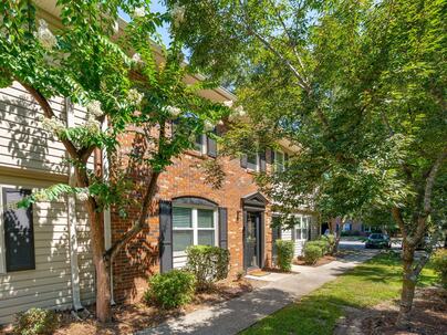 Photo 1 of 25 : 415 Parkdale Drive, #8e