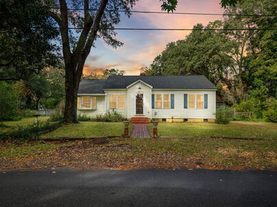Photo 1 of 25 : 2128 Golfview Drive