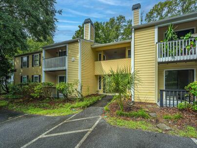 Photo 1 of 25 : 1054 Anna Knapp Boulevard, #4g