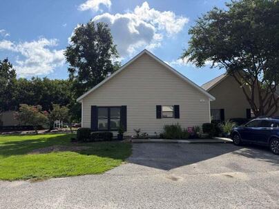 Photo 1 of 23 : 923 Estates Boulevard, #Apt A