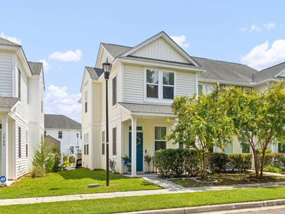 Photo 1 of 25 : 3964 Hillyard Street