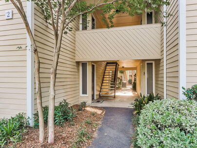 Photo 1 of 25 : 1054 Anna Knapp Boulevard, #2e