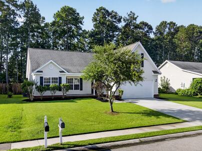 Photo 1 of 25 : 156 Cotillion Crescent