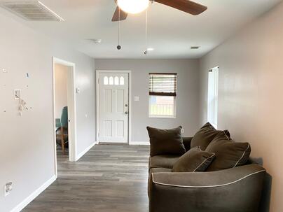 Photo 1 of 10 : 1125 Armstrong Avenue