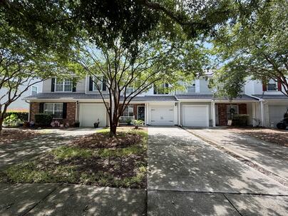 Photo 1 of 25 : 240 Larissa Drive