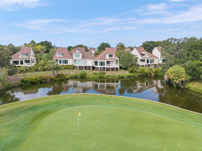 Photo 1 of 25 : 727 Spinnaker Beachhouse Court