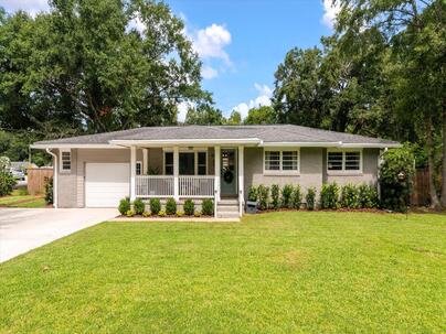 Photo 1 of 25 : 855 Emily Drive