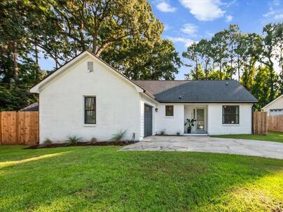 Photo 1 of 25 : 839 Ramblewood Circle