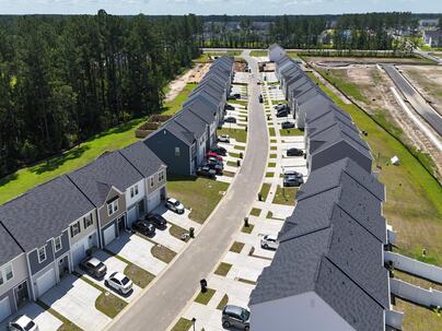 Photo 1 of 14 : 127 Cotton Leaf Boulevard, #67