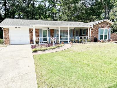 Photo 1 of 2 : 8425 Deerwood Drive