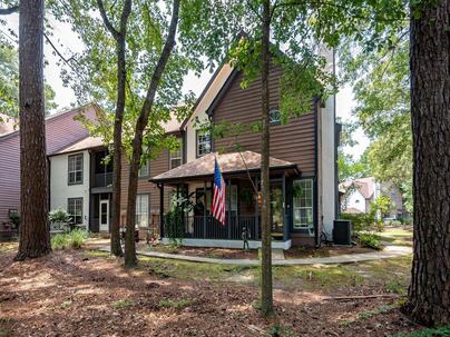 Photo 1 of 25 : 7935 Edgebrook Circle, #Unit I
