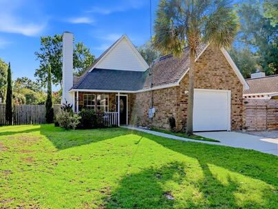 Photo 1 of 25 : 996 Nabors Drive