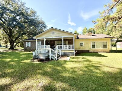 Photo 1 of 22 : 512 Ivenia Brown Road