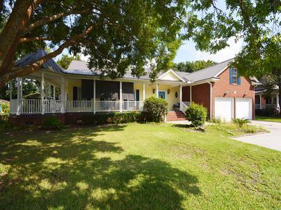 Photo 1 of 25 : 1618 Cedar Avenue