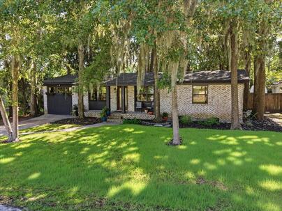 Photo 1 of 25 : 1203 Valley Drive