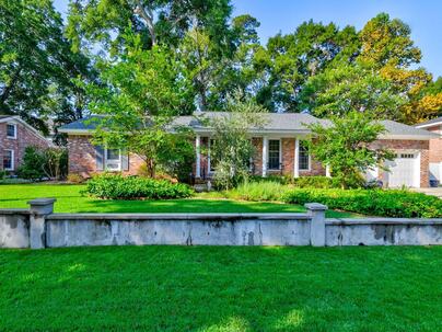 Photo 1 of 25 : 683 Highwood Circle
