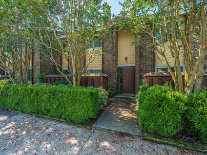 Photo 1 of 25 : 753 Ashdale Drive, #Apt 4