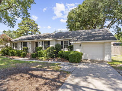 Photo 1 of 25 : 908 Searle Court