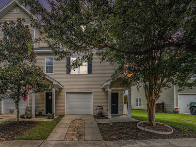 Photo 1 of 25 : 4064 Hartland Street