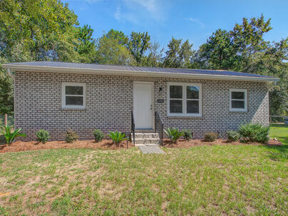 Photo 1 of 25 : 1243 Pineville Circle