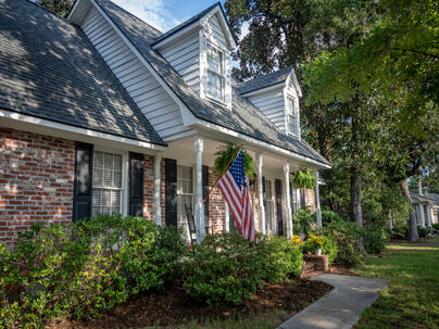 Photo 1 of 25 : 611 Beauregard Street