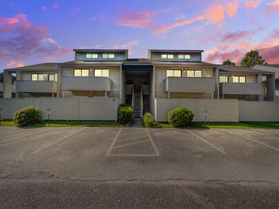 Photo 1 of 25 : 307 Greenmeadow Drive