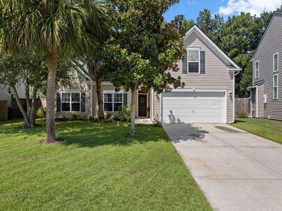 Photo 1 of 25 : 405 Sparkleberry Lane