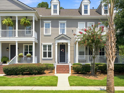 Photo 1 of 25 : 2896 Treadwell Street