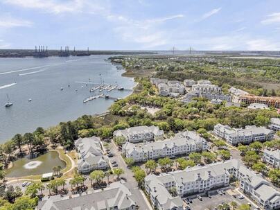 Photo 1 of 24 : 130 River Landing Drive, #3304