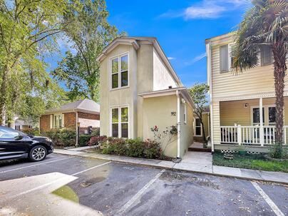 Photo 1 of 25 : 982 Harbor Oaks Drive