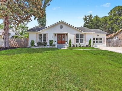 Photo 1 of 25 : 1228 Oakcrest Drive