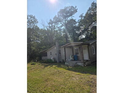 Photo 1 of 15 : 1081 Homestead