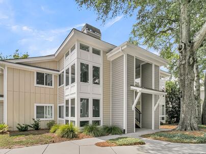 Photo 1 of 25 : 275 Alexandra Drive, #11
