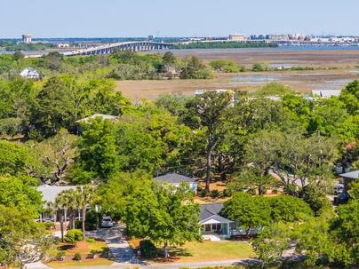 Photo 1 of 25 : 1259 Harbor View Lane