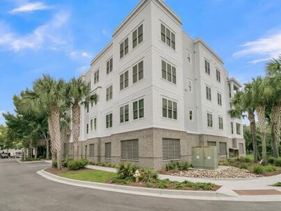 Photo 1 of 25 : 200 River Landing Drive, #Unit 107h