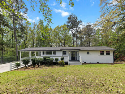 Photo 1 of 25 : 107 Woodland Drive