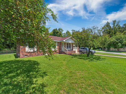 Photo 1 of 25 : 112 Cornell Drive