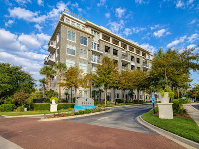 Photo 1 of 25 : 242 Cooper River Drive