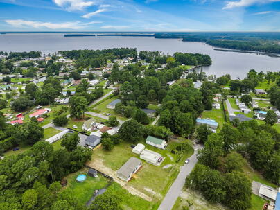 Photo 1 of 25 : 721 General Moultrie Drive