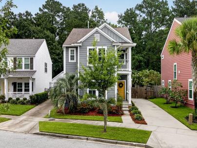 Photo 1 of 25 : 1658 Sparkleberry Lane