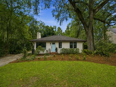 Photo 1 of 25 : 630 Oak Forest Drive