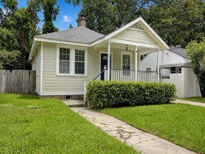 Photo 1 of 25 : 214 Live Oak Avenue