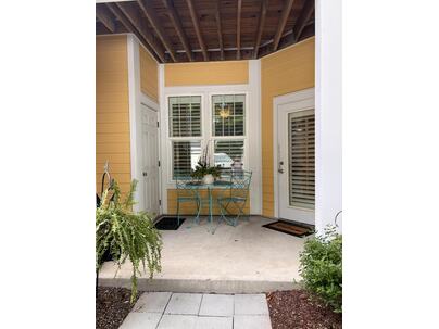 Photo 1 of 25 : 1015 Rosewood Lane
