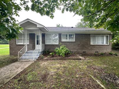 Photo 1 of 25 : 106 Roosevelt Drive