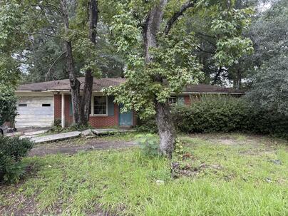 Photo 1 of 2 : 739 Hitching Post Road